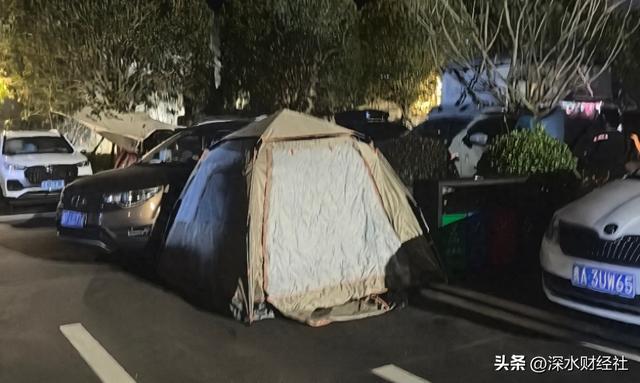 年轻人开始对坐地起价说不！瓦力游戏景区外的帐篷大军：(图4)