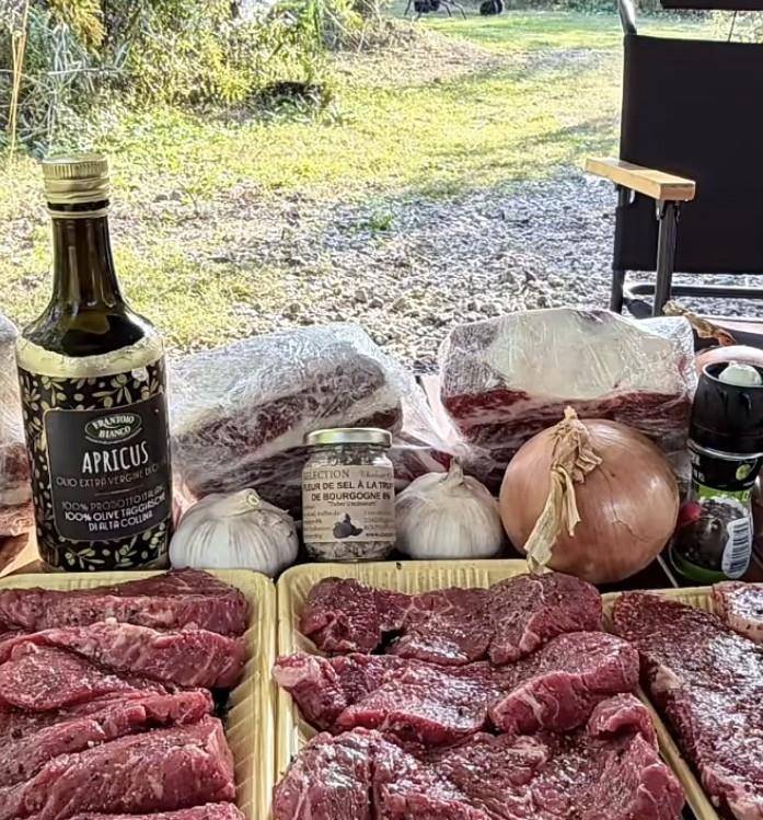 胎女儿躺吊床上面小肚子圆鼓鼓好萌瓦力棋牌