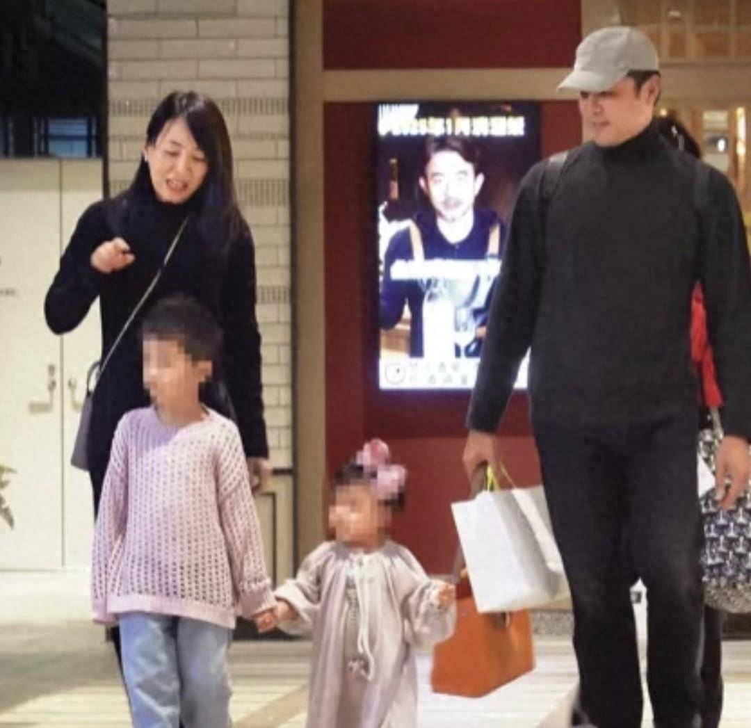 胎女儿躺吊床上面小肚子圆鼓鼓好萌瓦力棋牌明道一家露营吃烤肉2岁二(图5)