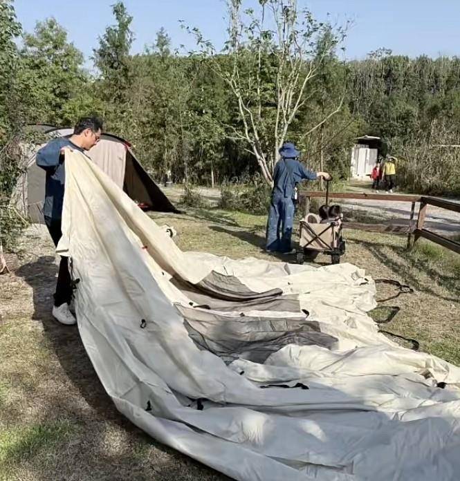 胎女儿躺吊床上面小肚子圆鼓鼓好萌瓦力棋牌明道一家露营吃烤肉2岁二(图6)