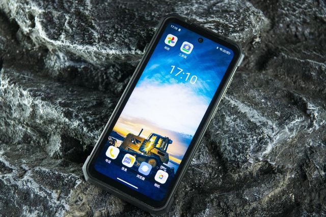 瓦力棋牌游戏官网22000mAh大电池、1000流明露营灯这款智能三防手机“上大分”(图4)